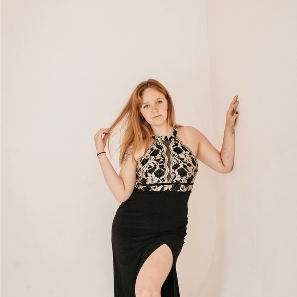 Elegant Black and Gold Maxi Dress - Picture 2 of 3